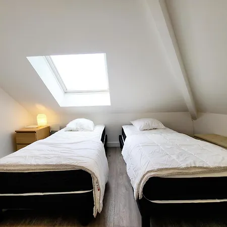 T3 Avec Mezzanine, Balcon Et Garage Au Centre Des Sables-d'olonne - Fr-1-92-883 Appartement *