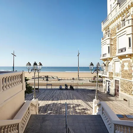 T3 Avec Mezzanine, Balcon Et Garage Au Centre Des Sables-d'olonne - Fr-1-92-883 Apartment *
