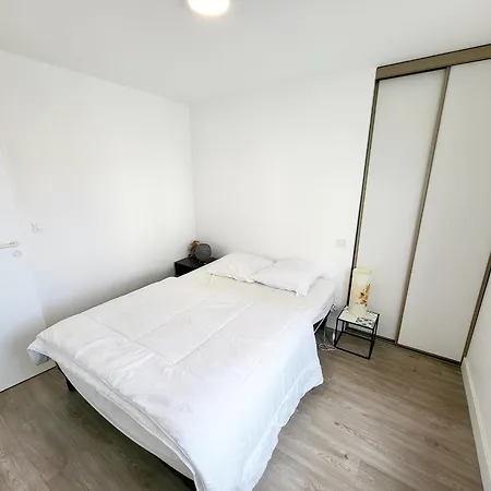 Apartment T3 Avec Mezzanine, Balcon Et Garage Au Centre Des Sables-d'olonne - Fr-1-92-883 Les Sables-d'Olonne