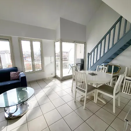 Apartment T3 Avec Mezzanine, Balcon Et Garage Au Centre Des Sables-d'olonne - Fr-1-92-883 *