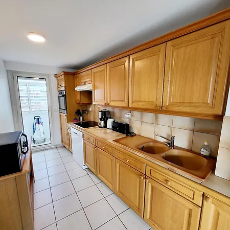 Appartement T3 Avec Mezzanine, Balcon Et Garage Au Centre Des Sables-d'olonne - Fr-1-92-883 Les Sables-dʼOlonne