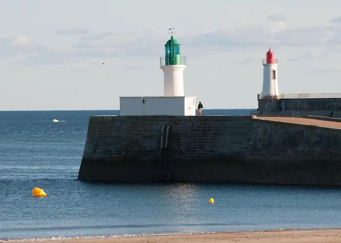 T3 Avec Mezzanine, Balcon Et Garage Au Centre Des Sables-d'olonne - Fr-1-92-883