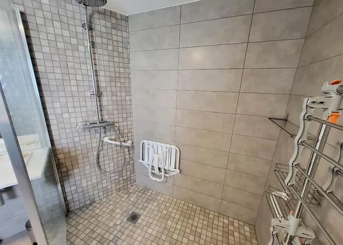 Appartamento T3 Avec Mezzanine, Balcon Et Garage Au Centre Des Sables-d'olonne - Fr-1-92-883