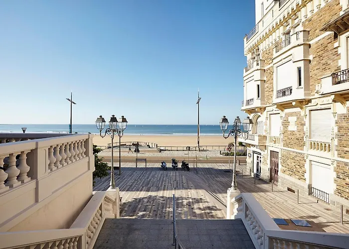 T3 Avec Mezzanine, Balcon Et Garage Au Centre Des Sables-d'olonne - Fr-1-92-883 *