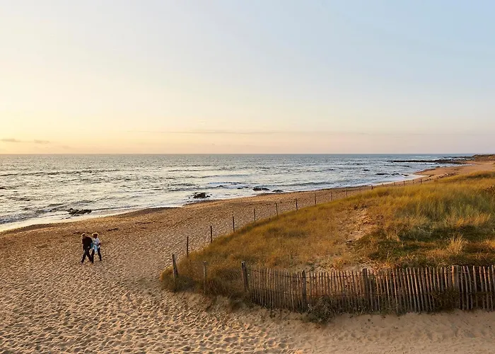 T3 Avec Mezzanine, Balcon Et Garage Au Centre Des Sables-d'olonne - Fr-1-92-883 *